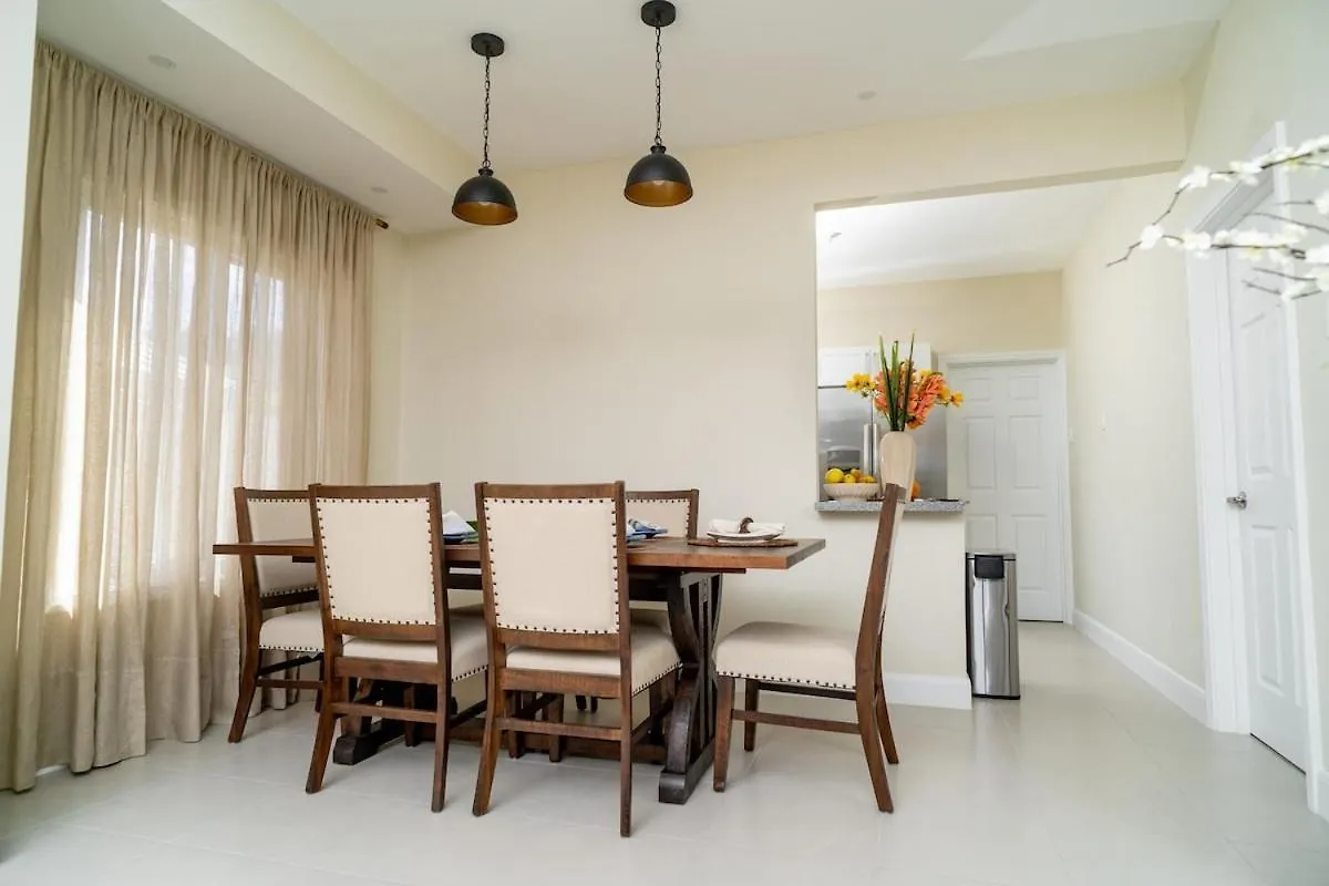 Robin'S Nest Villa Lucea